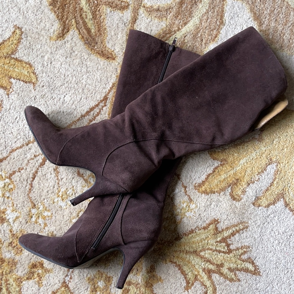 Nine West high heeled suede boots. Wide calf with zipper. Comfortable fit.
